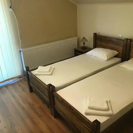 Tomis Comfort House ホームステイ